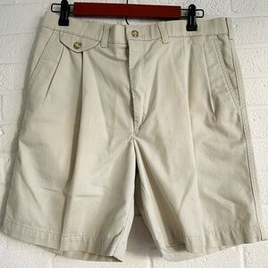 HAGGAR PLEATED KHAKI CREAM SHORTS 34